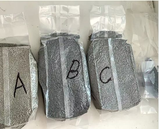 Bentonite cat litter granule sample bags for bulk formula comparison