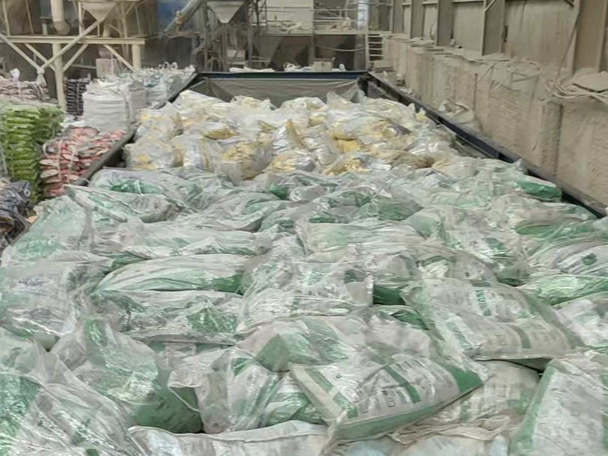 Factory freight preparation for bulk bentonite cat litter bags